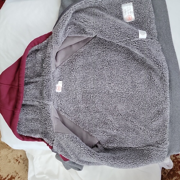 Wonder Nation boys size 8 fleece outside, fuzzy inside. Hooded, zip front. - Picture 4 of 4